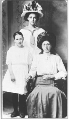 Amanda Julia Eaton  Shiflett and 2 of her daughters